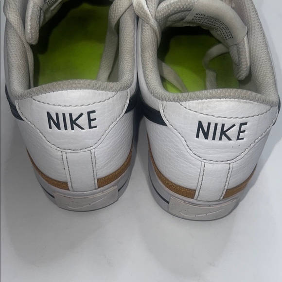 Nike Men's Size 8 -  White, Black, and Brown Sneakers - Picture 4 of 8